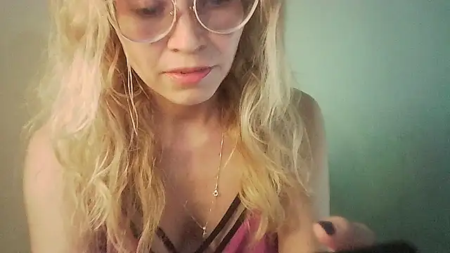 JuliaMack online show from 01-08-25, 09:55