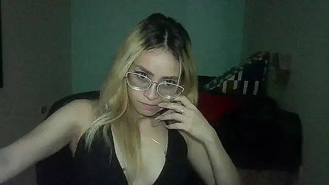 JuliaMack online show from 03-05-25, 02:14