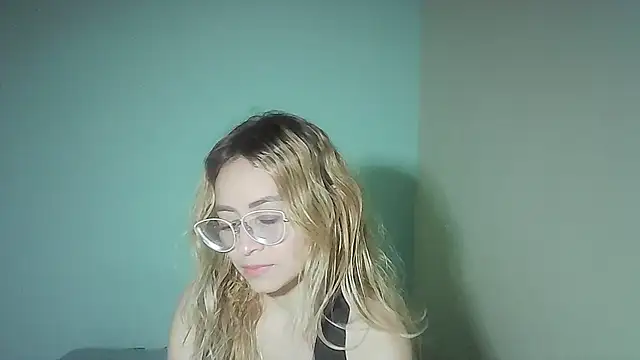 JuliaMack online show from 03-20-25, 04:51