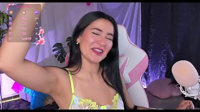 Snapshot of Violetta_kim1 chatting on 05-17-26, 08:31 Violetta kim1 online show from 05-17-26, 08:31