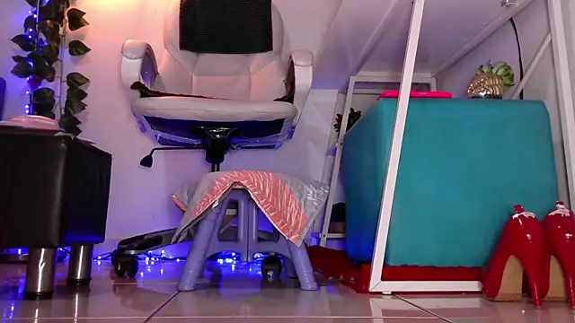 SUZZET 22 online show from 02-11-26, 12:49