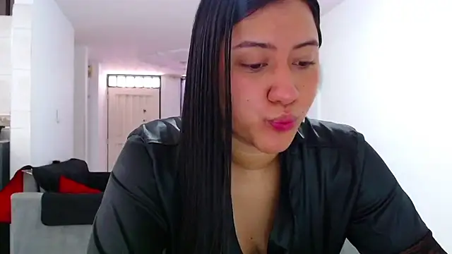 Snapshot of LuciaTomson chatting on 05-21-26, 04:04 LuciaTomson online show from 05-21-26, 04:04