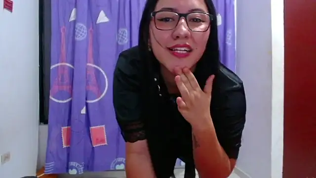 Snapshot of LuciaTomson chatting on 05-25-26, 12:32 LuciaTomson online show from 05-25-26, 12:32