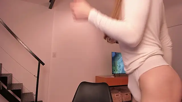 Mira Lite online show from 03-06-26, 01:33