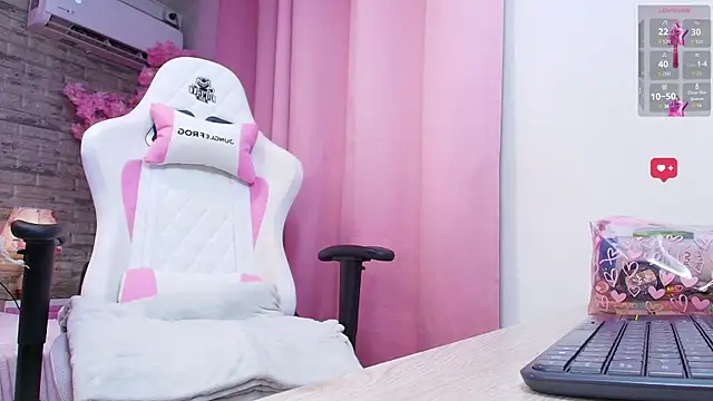 Snapshot of AuroraSim chatting on 12-16-25, 03:16 AuroraSim online show from 12-16-25, 03:16