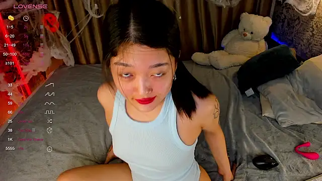 FreyaRaya online show from 10-23-25, 02:10