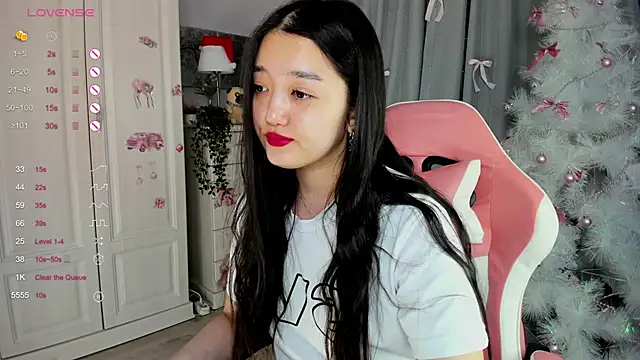 FreyaRaya online show from 12-18-25, 02:05