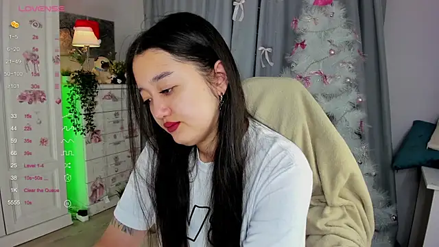 FreyaRaya online show from 12-19-25, 03:10