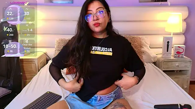 Snapshot of milan_sweet chatting on 06-18-26, 08:47 milan sweet online show from 06-18-26, 08:47