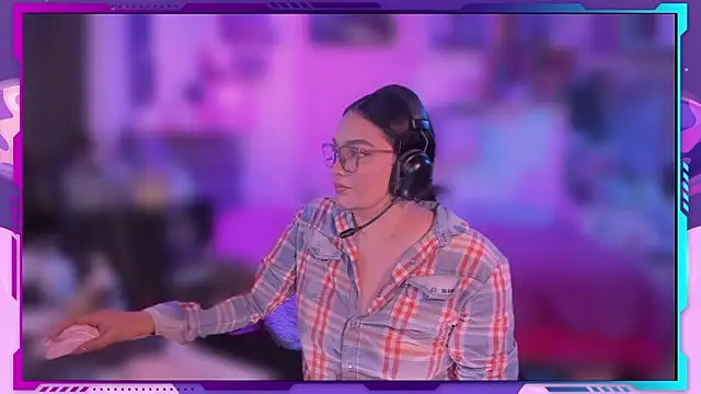 Snapshot of MegariaB chatting on 03-04-26, 04:42 MegariaB online show from 03-04-26, 04:42