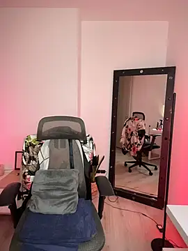 evangeline ch online show from 11-18-25, 04:43