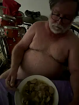 Drummajor online show from 11-16-25, 04:17