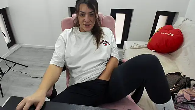 Dyana Kaylinn online show from 02-08-26, 06:00