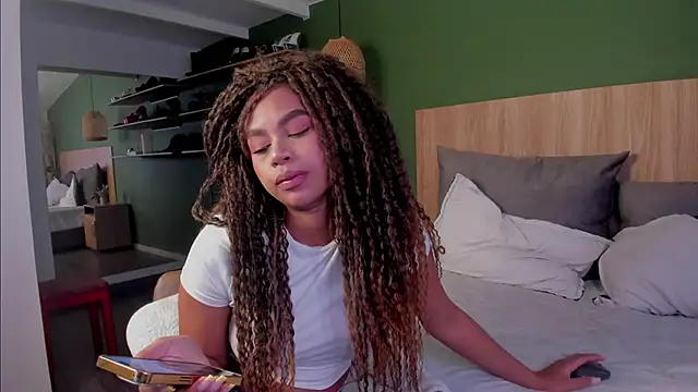 nayah   online show from 11-09-25, 02:21