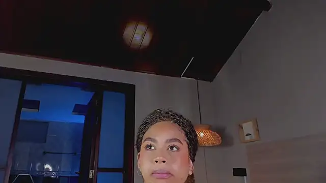 nayah   online show from 10-10-25, 07:36
