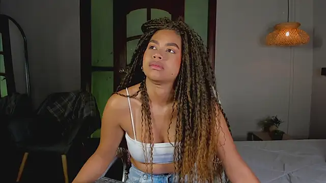 nayah   online show from 10-31-25, 05:53