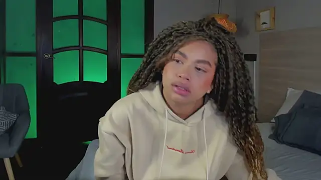 nayah   online show from 11-06-25, 07:51