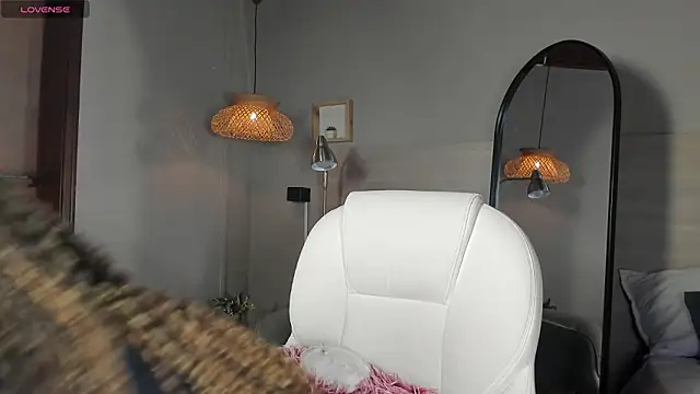 nayah   online show from 03-17-26, 08:01