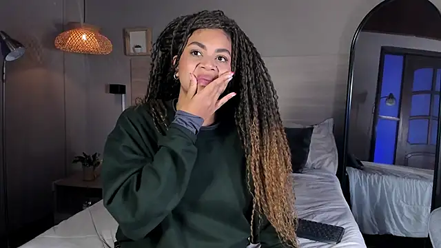 nayah   online show from 03-25-26, 08:19