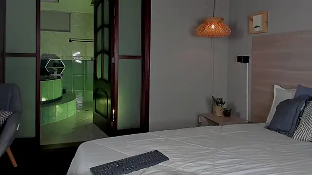 nayah   online show from 11-04-25, 07:39