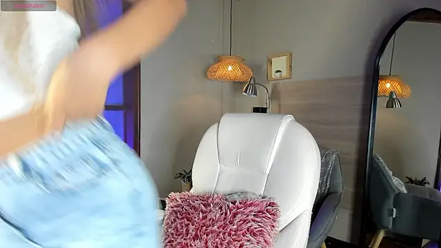 nayah   online show from 03-18-26, 08:21