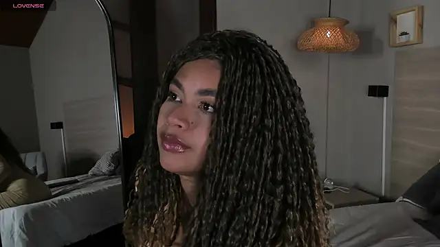 nayah   online show from 04-10-26, 07:54