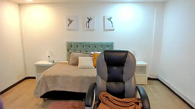  Natalie18 online show from 10-31-25, 04:42