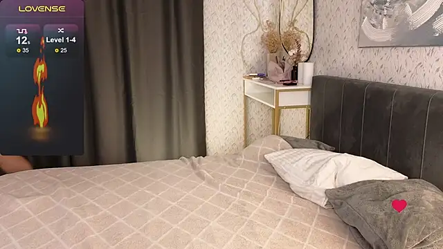 YourSweetDream  online show from 09-18-25, 07:44