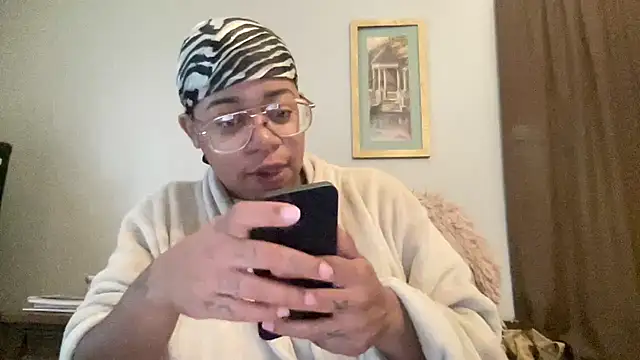 MommyConfident online show from 11-18-25, 02:20