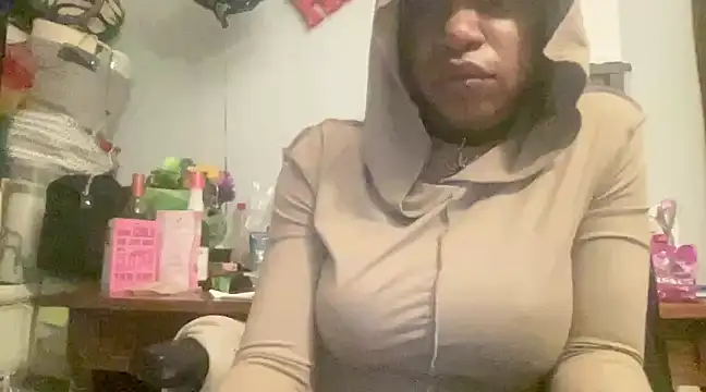 Snapshot of MommyConfident chatting on 02-18-25, 04:48 MommyConfident online show from 02-18-25, 04:48