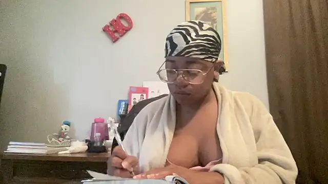 MommyConfident online show from 10-28-25, 01:10