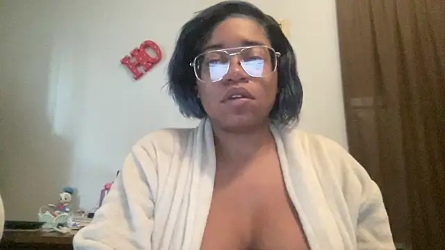 Snapshot of MommyConfident chatting on 10-21-25, 01:10 MommyConfident online show from 10-21-25, 01:10