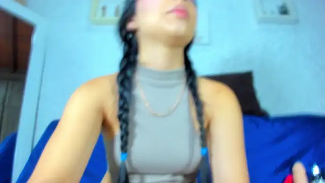 Snapshot of emiily_s chatting on 03-19-25, 12:12 emiily s online show from 03-19-25, 12:12