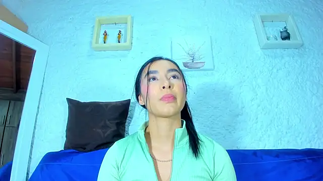 Snapshot of emiily_s chatting on 03-11-25, 12:06 emiily s online show from 03-11-25, 12:06