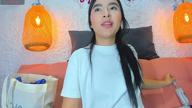 Snapshot of emiily_s chatting on 10-07-25, 12:06 emiily s online show from 10-07-25, 12:06