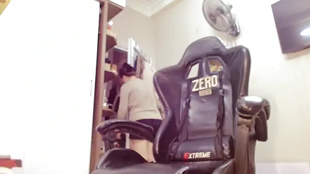 Snapshot of Alisa_Hotfeeling chatting on 02-23-25, 04:28 Alisa Hotfeeling online show from 02-23-25, 04:28