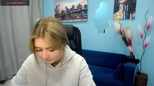 Snapshot of Tweet88 chatting on 02-11-25, 10:25 Tweet88 online show from 02-11-25, 10:25