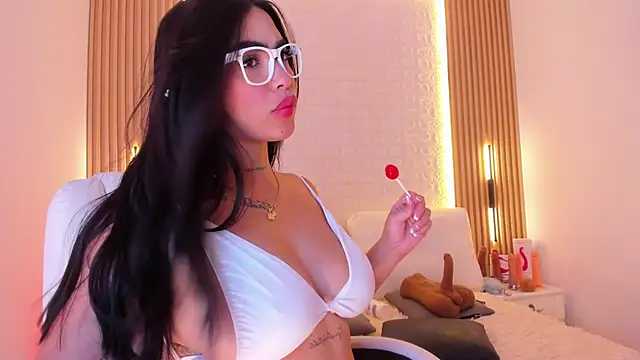 alyssa vargas online show from 10-13-25, 03:35