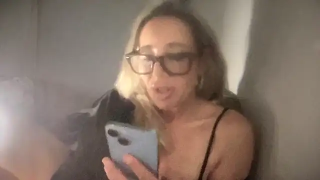 Snapshot of ALEXADANIELLE chatting on 02-27-25, 01:19 ALEXADANIELLE online show from 02-27-25, 01:19