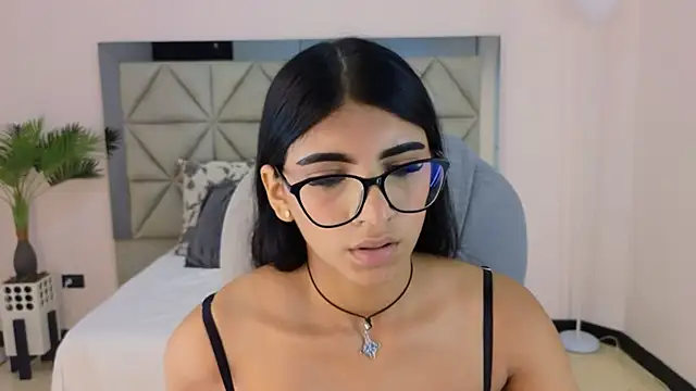 maiaa ruiz online show from 11-18-25, 02:53