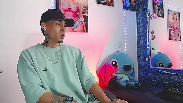 Liam lee online show from 10-28-25, 02:38