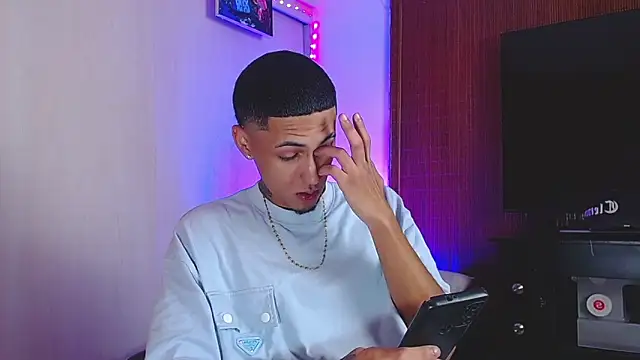 Liam lee online show from 11-28-25, 03:12