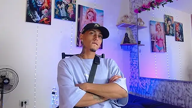 Snapshot of Liam_lee chatting on 10-18-25, 10:01 Liam lee online show from 10-18-25, 10:01
