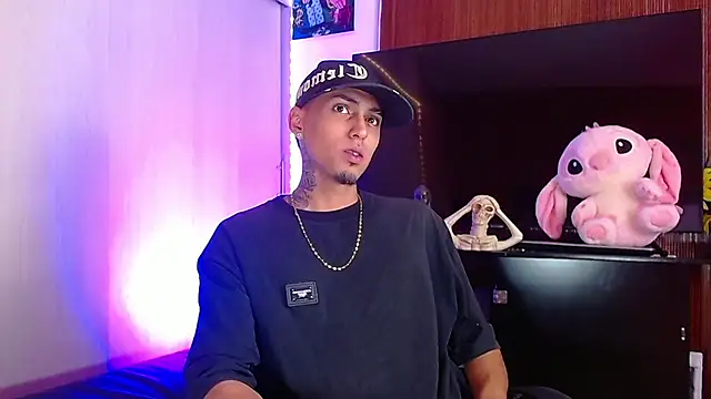 Liam lee online show from 12-05-25, 04:27