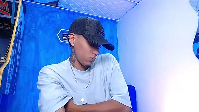 Snapshot of Liam_lee chatting on 02-25-25, 04:25 Liam lee online show from 02-25-25, 04:25