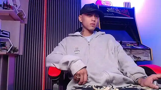 Snapshot of Liam_lee chatting on 03-06-25, 01:24 Liam lee online show from 03-06-25, 01:24