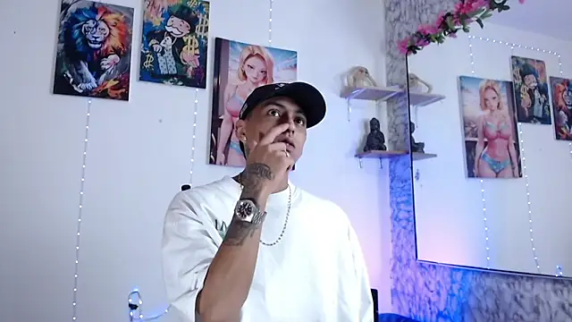 Snapshot of Liam_lee chatting on 09-18-25, 01:58 Liam lee online show from 09-18-25, 01:58