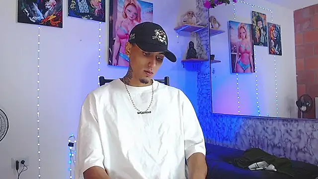 Snapshot of Liam_lee chatting on 10-19-25, 02:31 Liam lee online show from 10-19-25, 02:31