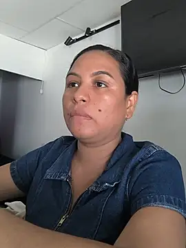 Snapshot of Francesca_ferrari chatting on 07-26-26, 04:58 Francesca ferrari online show from 07-26-26, 04:58