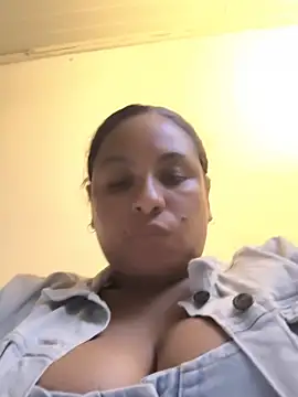 Snapshot of Francesca_ferrari chatting on 05-22-26, 01:58 Francesca ferrari online show from 05-22-26, 01:58